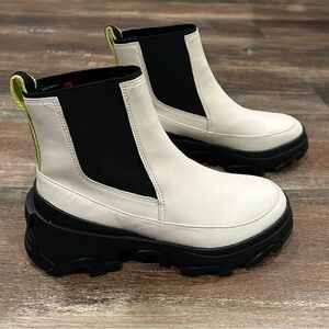 SOREL Womens Brex White Chelsea Boots Size 9